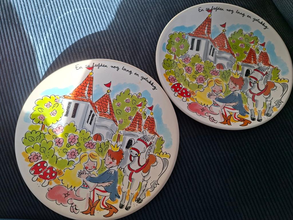2 Blond Amsterdam Efteling ontbijtbordjes - Lang en Gelukkig, Ophalen, Blond Amsterdam, Zo goed als nieuw, Bord(en)
