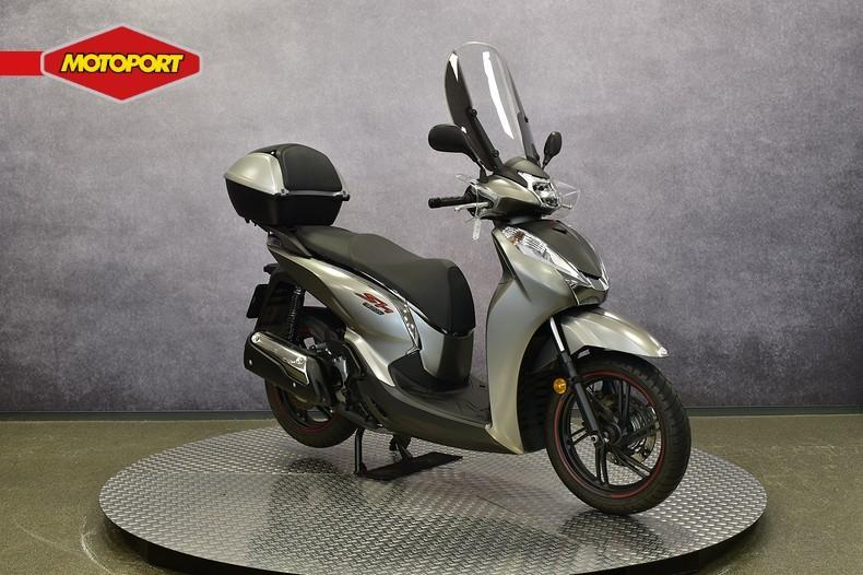 Honda SH 300 I ABS (bj 2019), Motoren, Motoren | Honda, Scooter, Honda Motor Europe, Bedrijf, Crystal Bldng B-Unit B11.2 Rivium Blv200
2909 LK  Capelle aan den IJsel, NL