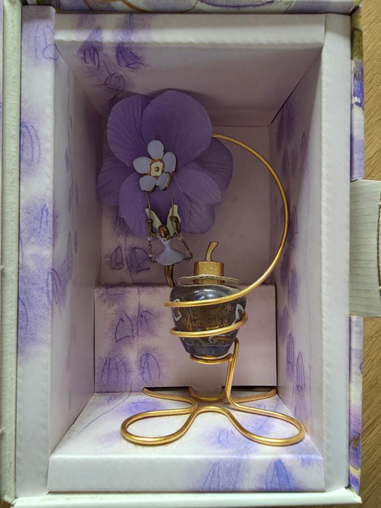 Lolita Lempicka miniatuurgeur met fee in schommel, Verzenden, Zo goed als nieuw