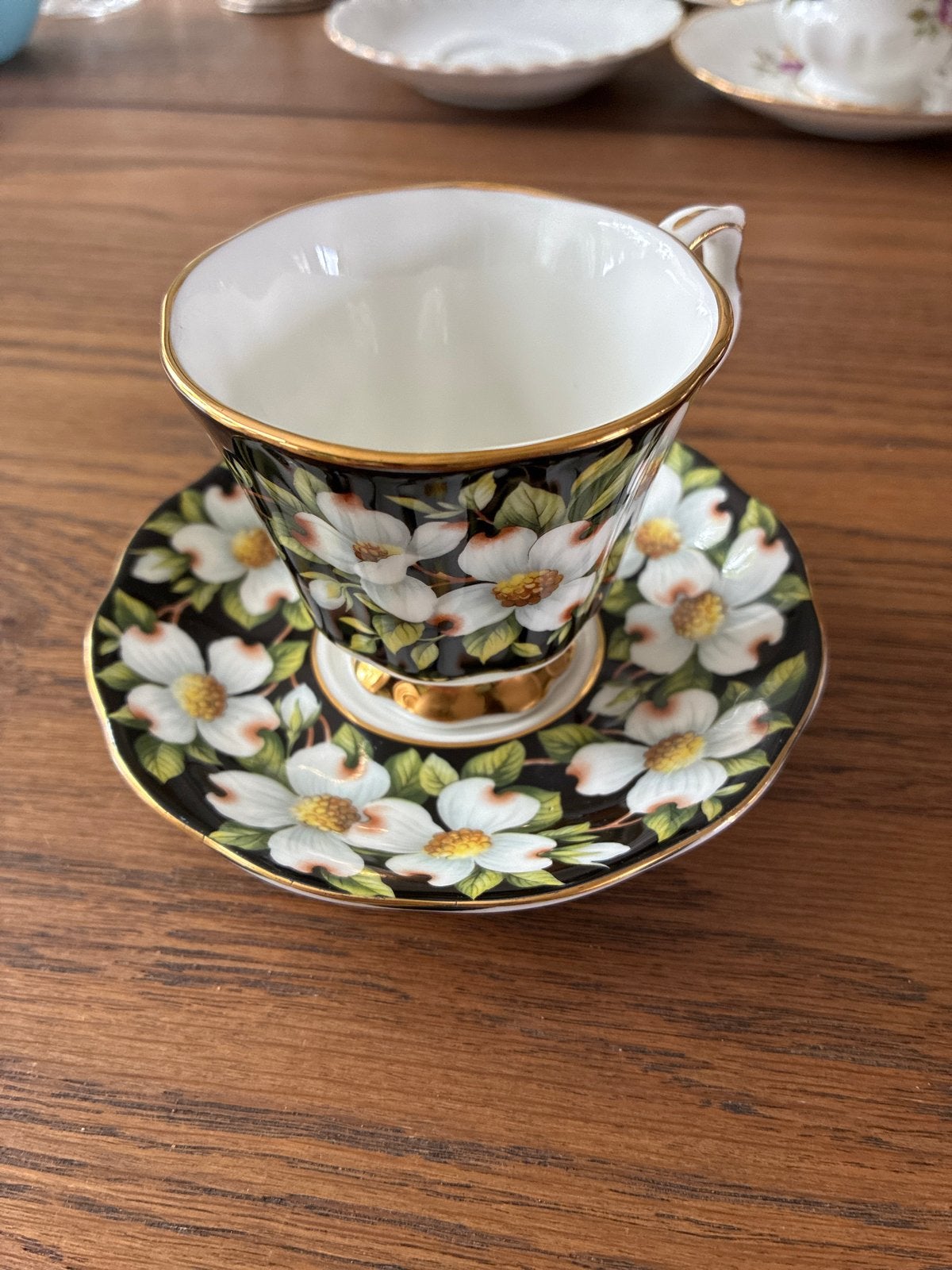Royal Albert Provincial Flowers Dogwood Kop en Schotel, Antiek en Kunst, Antiek | Servies los, Ophalen