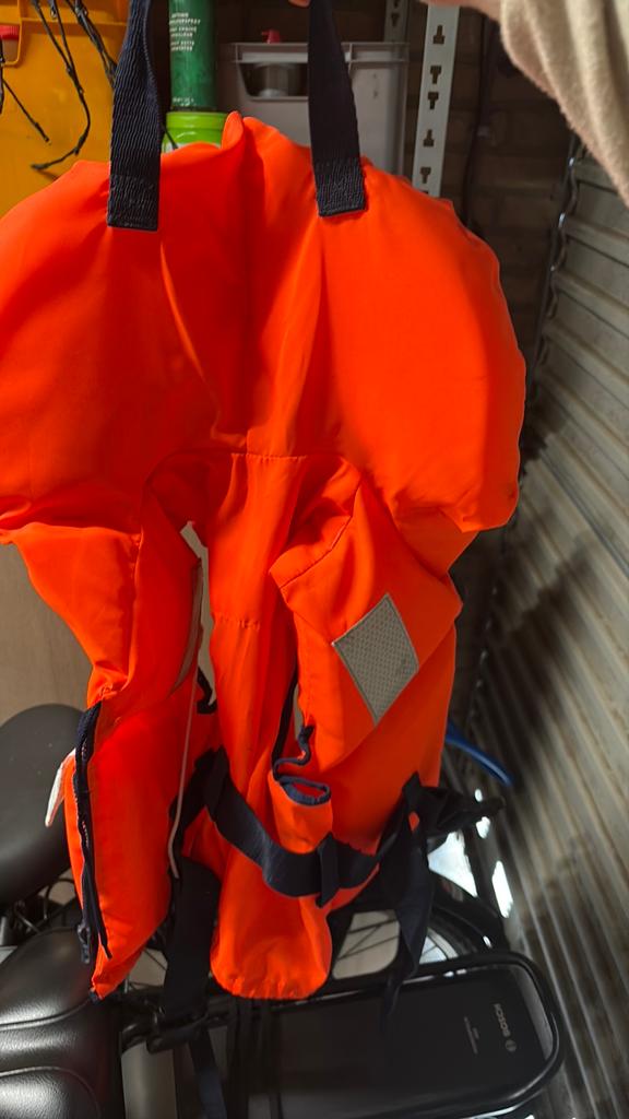 Hema Reddingsvest 100N voor kind (20-30 kg), Watersport en Boten, Watersportkleding, Ophalen of Verzenden, Gebruikt, Kind, Reddingsvest of Zwemvest