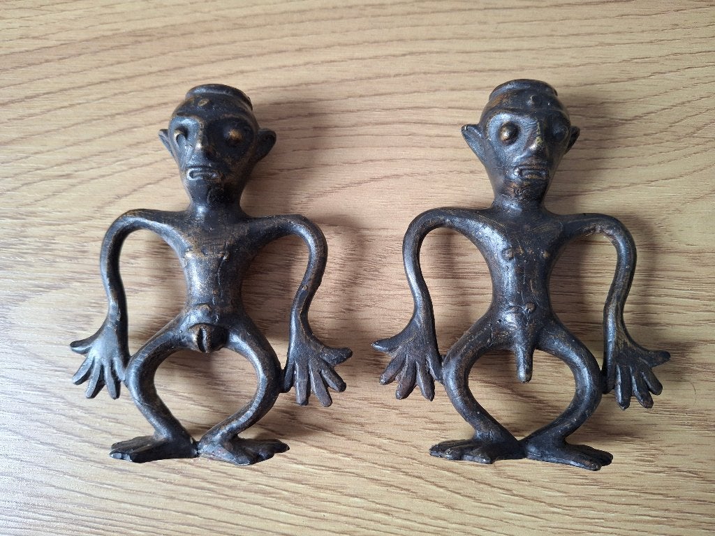 Twee bronzen Dogon Nommo beeldjes, Bruin, Afrika, Handgemaakt, Ophalen of Verzenden