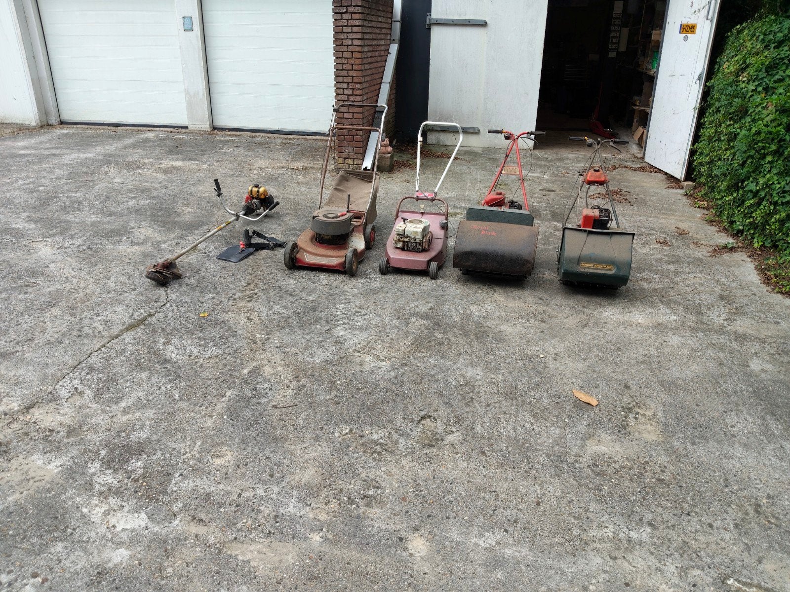4 duwmaaiers en 1 bosmaaier voor opknappers, Tuin en Terras, Ophalen, Gebruikt, Diverse (Lawn Flite, Webb, Intrak), Benzine-grasmaaier