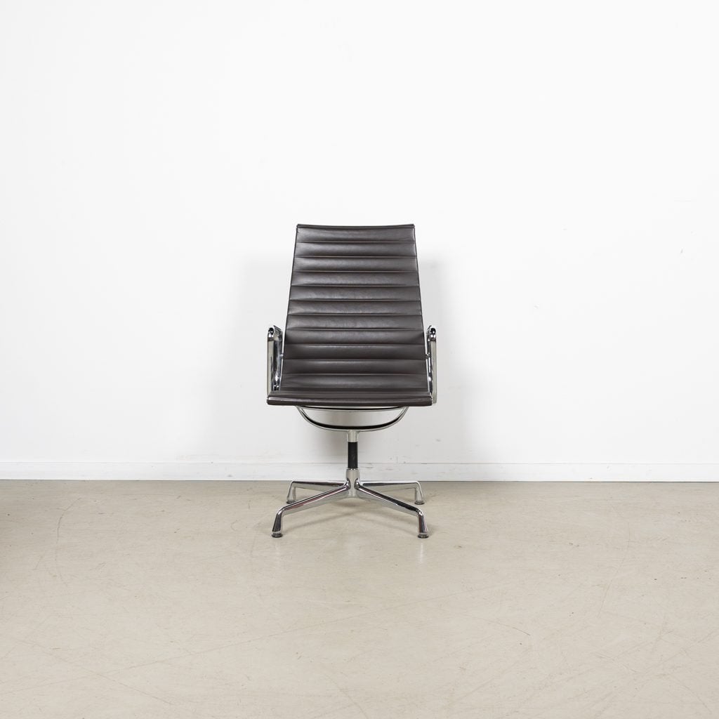 Vitra EA 112 Bureaustoel Donkerbruin Leer - Chroom, Niet ingevuld, Zo goed als nieuw, Niet ingevuld, Niet ingevuld