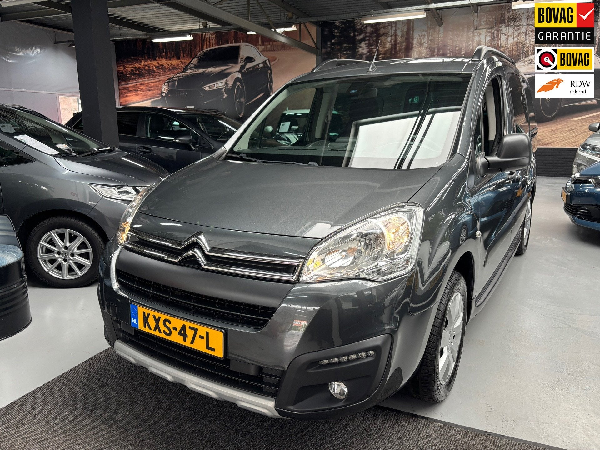 Citroen BERLINGO 1.2 PureTech XTR / Navi / Trekhaak, Auto's, Voorwielaandrijving, Stof, Gebruikt, 1199 cc