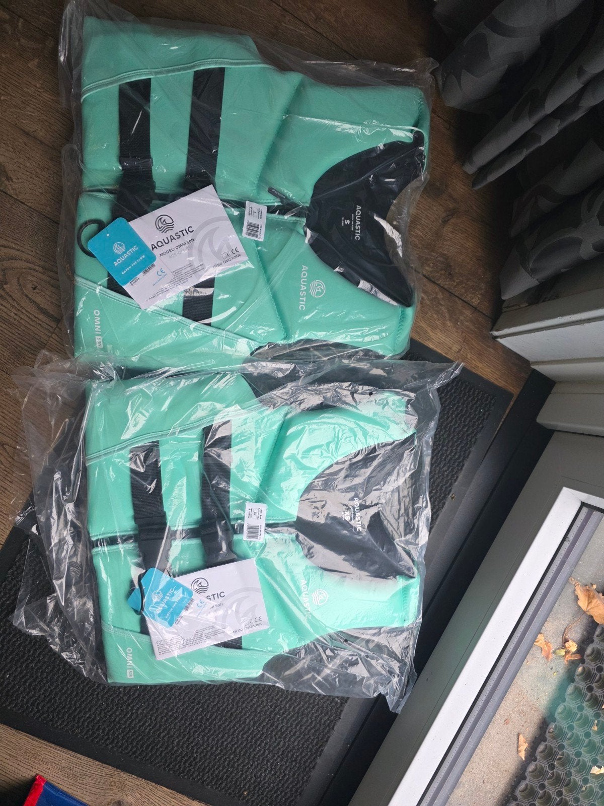 Nieuwe Aquastic Omni 50N Zwemvesten - Turquoise (XS & S), Watersport en Boten, Watersportkleding, Nieuw, Ophalen of Verzenden