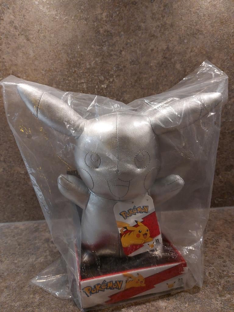 Pikachu Zilver 25 Jaar Limited Editie Knuffel Nieuwstaat, Verzamelen, Ophalen of Verzenden, Nieuw