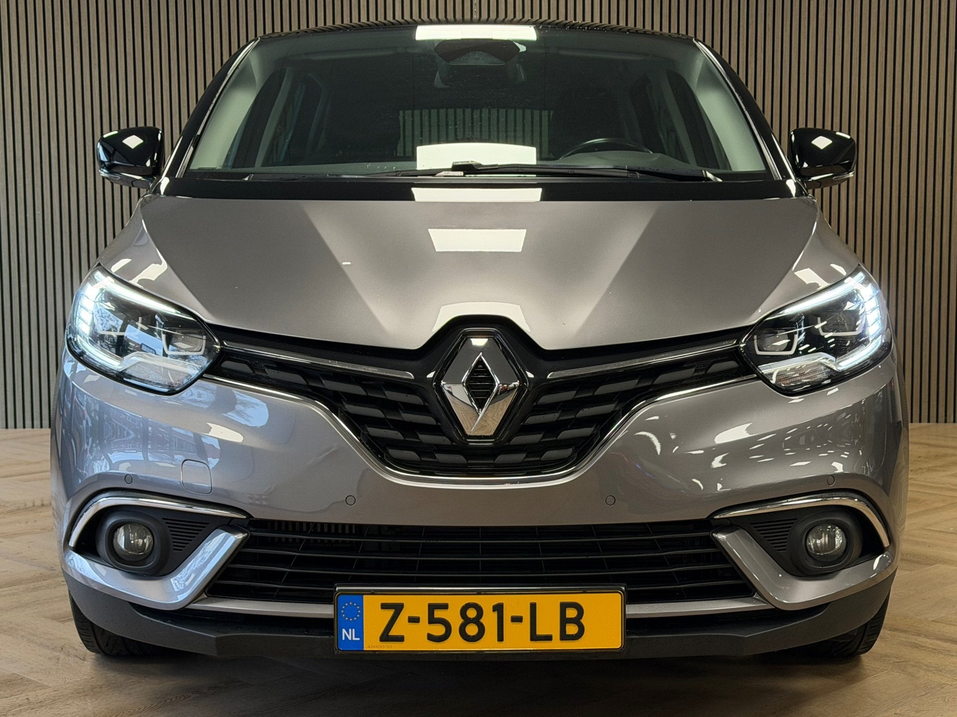 Renault Scenic 1.3 TCe Bose AUT. AIRCO PDC CAMERA NAVIGATIE, Auto's, Renault, Dealer onderhouden, 4 cilinders, Leder en Stof, Parkeersensor