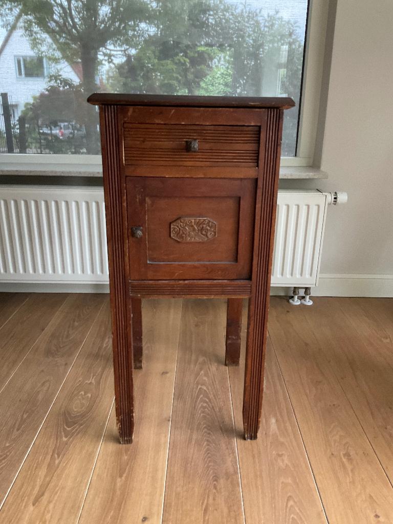 antiek vintage nachtkastje, Huis en Inrichting, Slaapkamer | Nachtkastjes, Ophalen, Gebruikt, Minder dan 45 cm, 70 cm of meer
