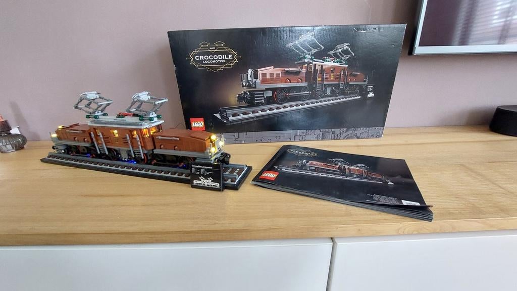Lego Crocodile Locomotive 10277 met verlichting, Ophalen of Verzenden, Zo goed als nieuw