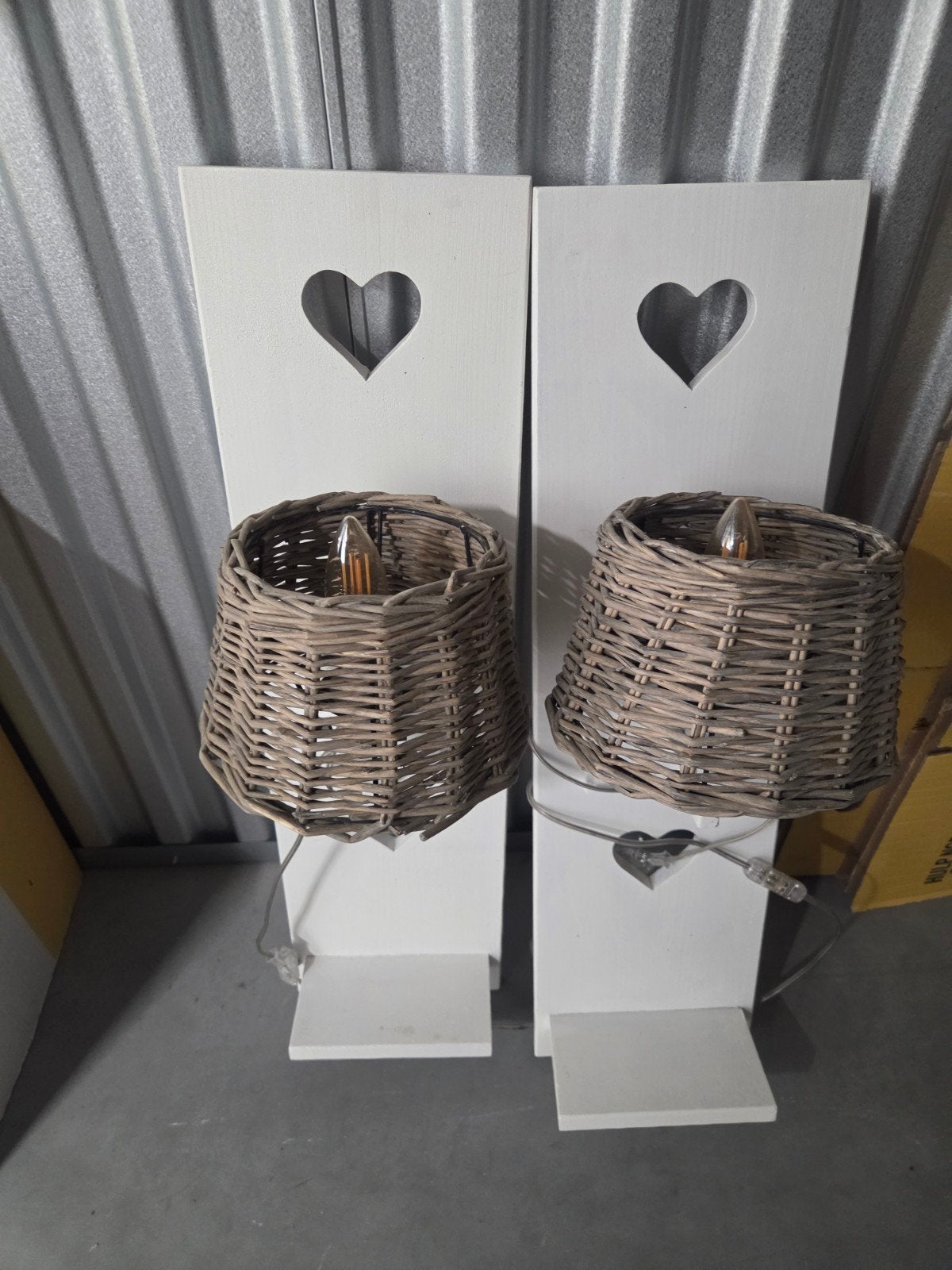 Leuke wandlampjes met hartjes en rieten kapjes, Huis en Inrichting, Overige fittingen, Ophalen of Verzenden, Overige merken, Hout