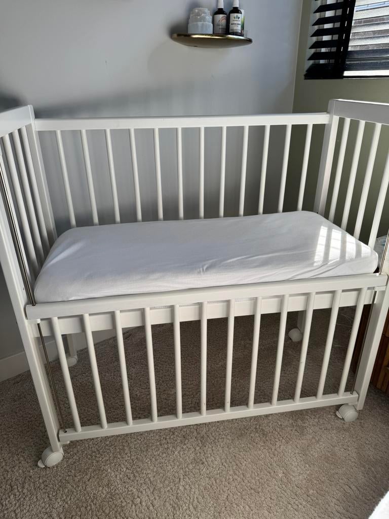 Co-sleeper van Petit Amelie, Kinderen en Baby's, Babywiegjes en Ledikanten, Ophalen, Gebruikt, Wieg
