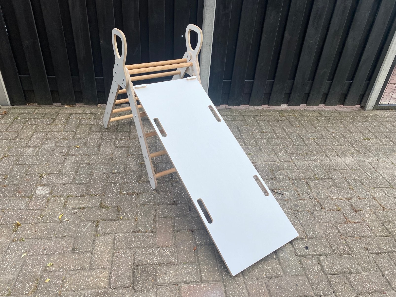 Houten JUUPI Pikler-driehoek + glijbaan/klimplank (2-in-1), Kinderen en Baby's, Speelgoed | Houten speelgoed, Ophalen, Zo goed als nieuw