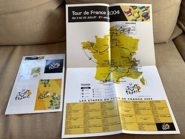 Tour de France 2004 poster + stickervel, Ophalen of Verzenden, Nieuw, Overige sporten, Poster, Plaatje of Sticker