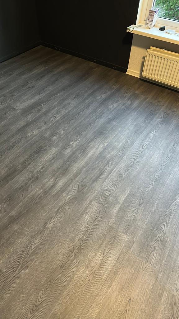 Grijs laminaat gratis moet donderdag weg, 50 tot 150 cm, Ophalen of Verzenden, Zo goed als nieuw, 10 m² of meer