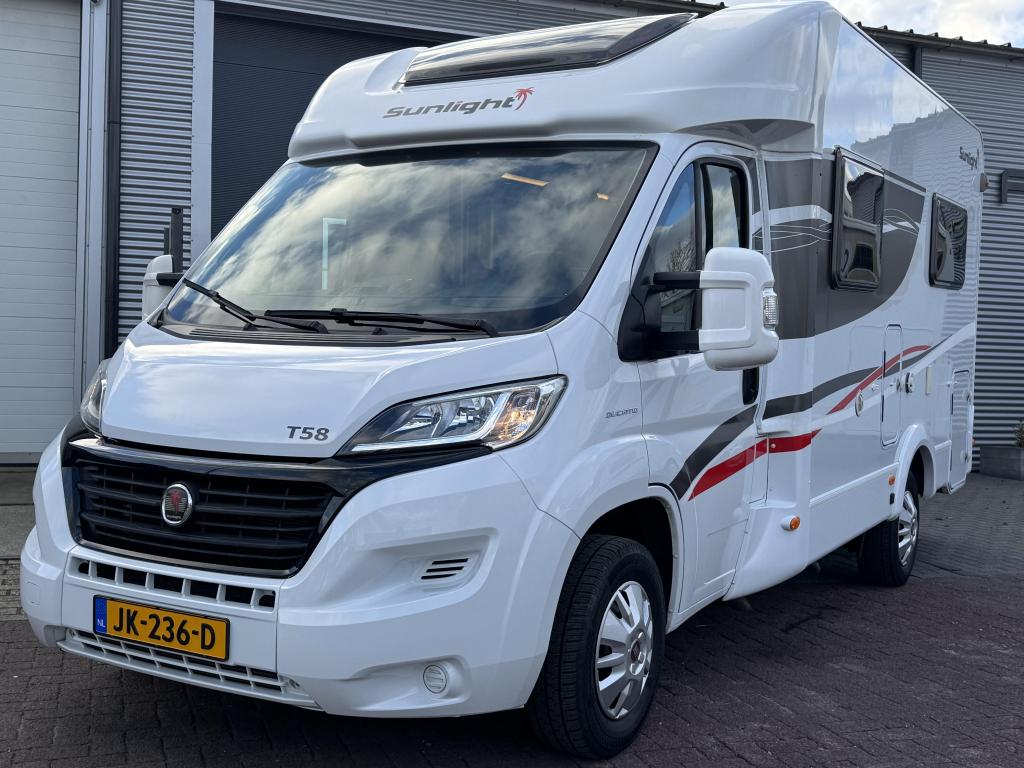 Sunlight T58 130 PK Frans bed- Zeer compact- Origineel NL., Caravans en Kamperen, Campers, Sunlight, Bedrijf, Overige merken, Half-integraal