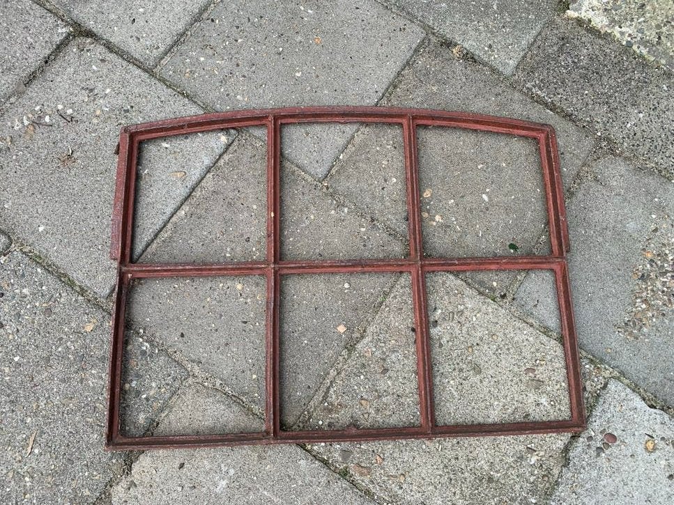 Antiek stalraam - ijzeren raamkozijn, Doe-het-zelf en Verbouw, Ophalen, Gebruikt, Overige typen, Minder dan 80 cm