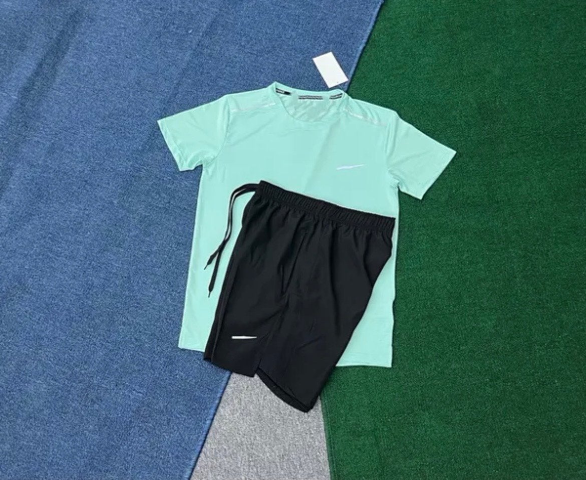 Nike Miller Zomer Setjes - Nieuw in Verpakking, Kleding | Heren, Nieuw, Overige maten, Ophalen of Verzenden, Overige kleuren