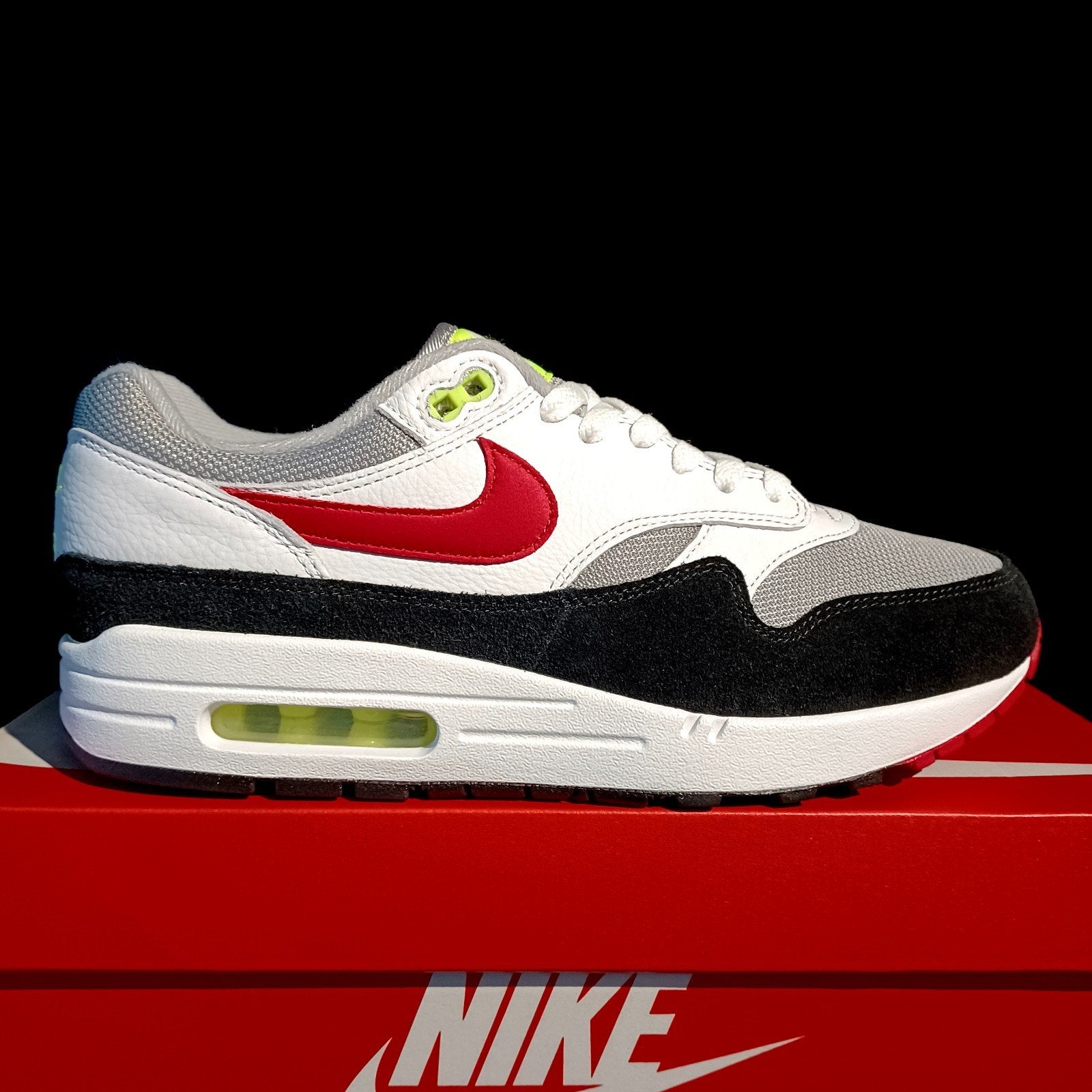 Nike Air Max 1 Chili Volt - 44, Zwart, Nike, Nieuw, Ophalen of Verzenden