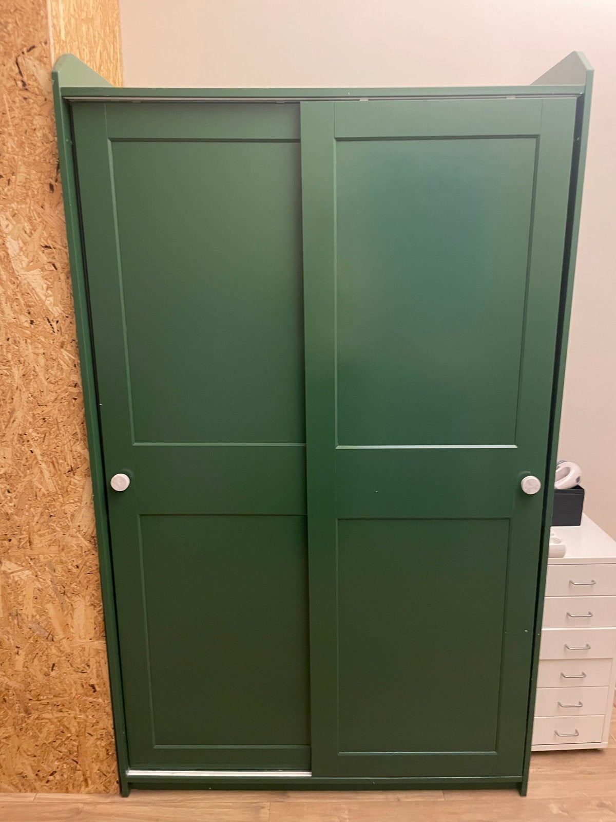 IKEA Hauga Schuifdeurkast - Groen geverfd kledingkast, Ophalen, Gebruikt, 100 tot 150 cm, 150 tot 200 cm