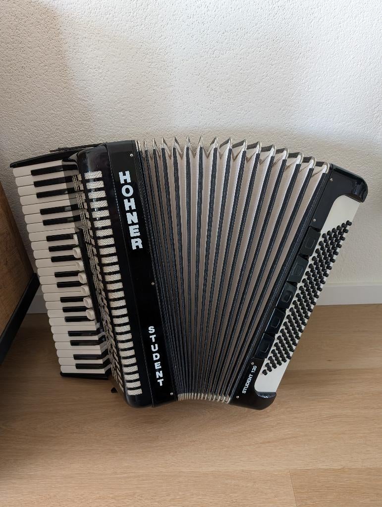 Prachtige Hohner Student 120, Ophalen, Met riemen, Toetsaccordeon, Zo goed als nieuw