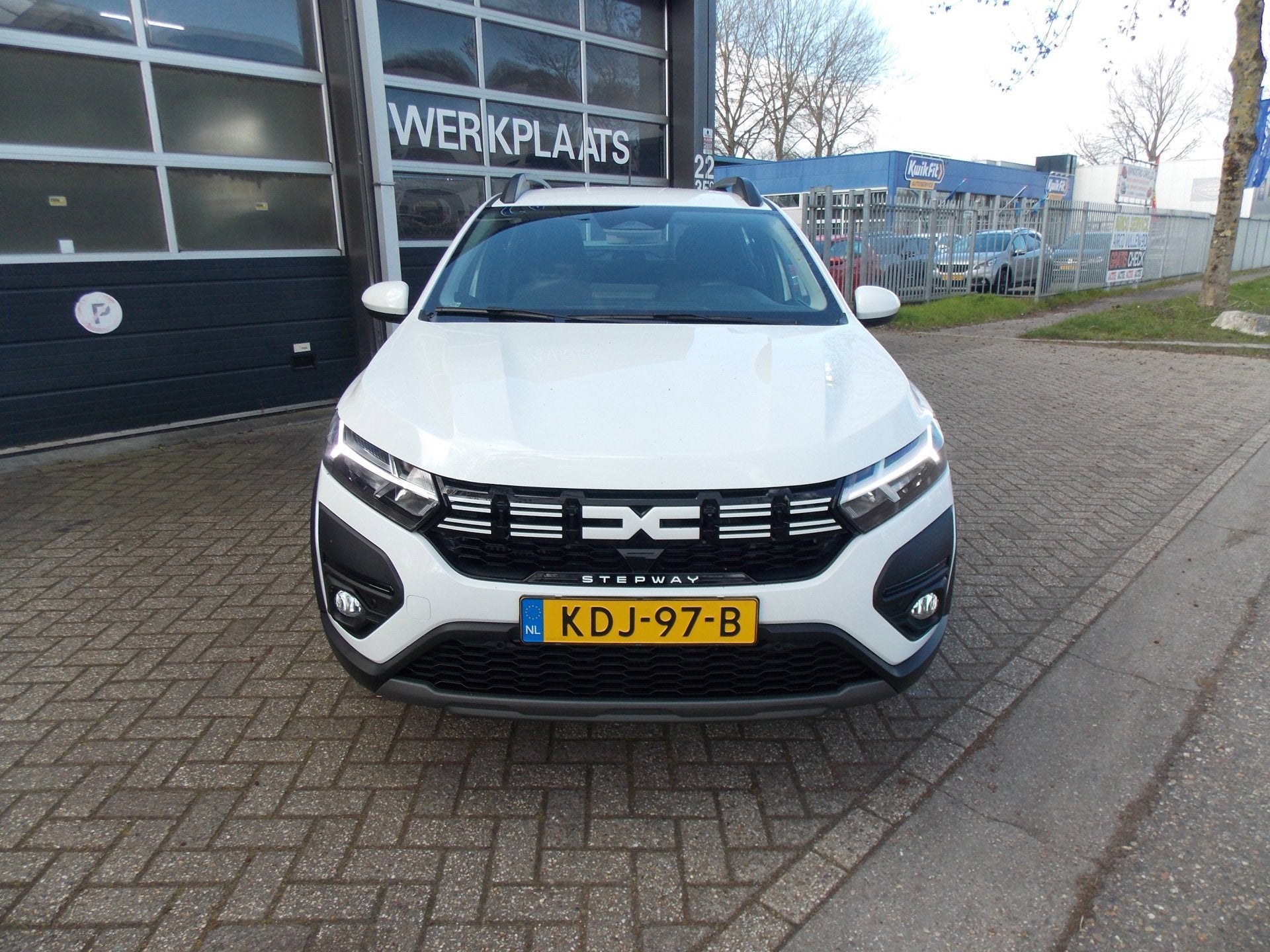 Dacia Sandero Stepway 1.0 TCe 90 Extreme Carplay automaat Ai, Auto's, Dealer onderhouden, Wit, 91 pk, 3 cilinders