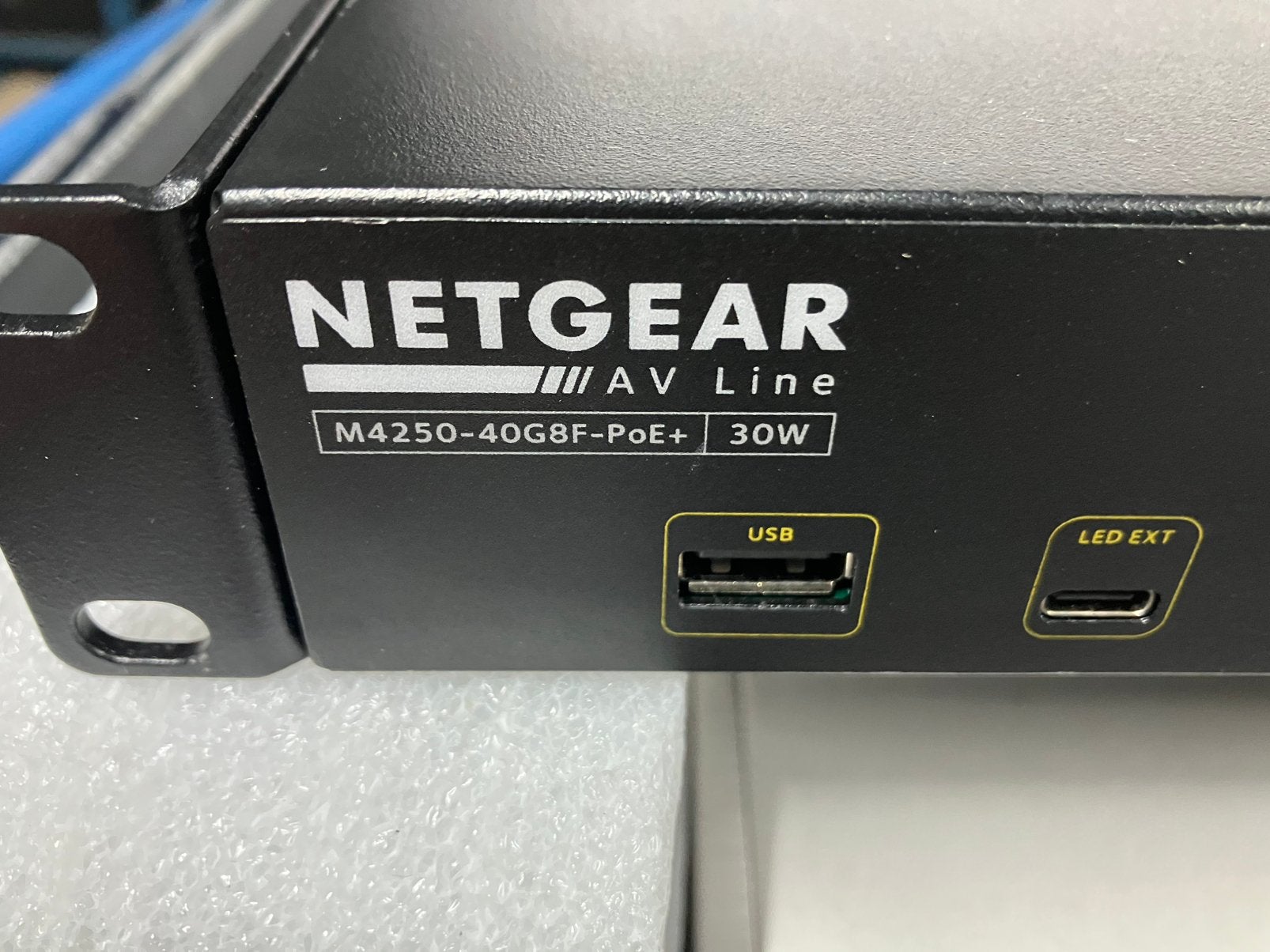 Netgear M4250-40G8F av-line POE+ netwerk switch, Computers en Software, Netwerk switches, Ophalen of Verzenden, Zo goed als nieuw