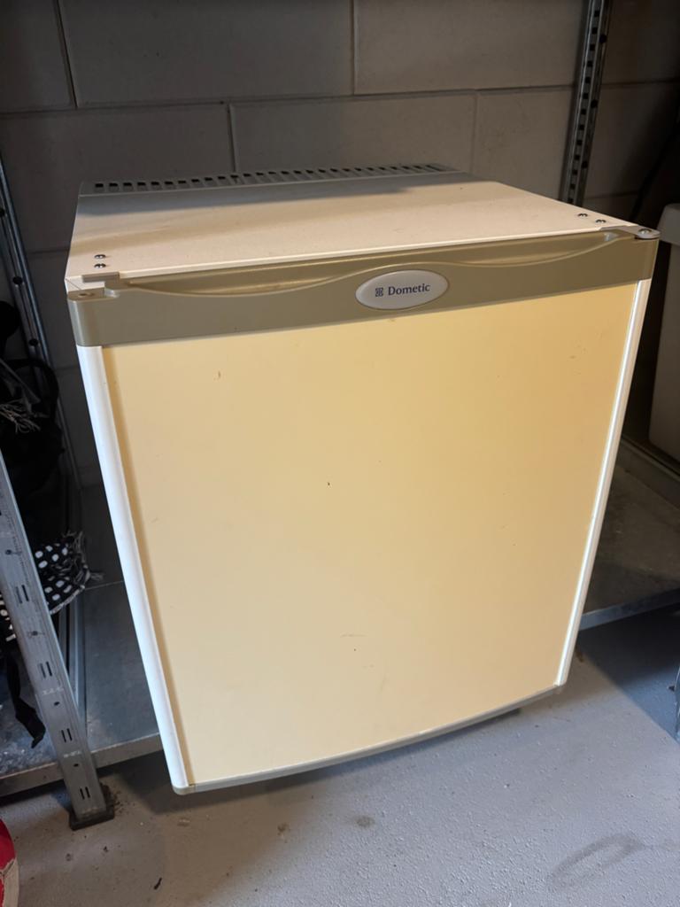 Dometic Tafelmodel Koelkast - Compact en Efficiënt, Ophalen, Gebruikt, Minder dan 75 liter, Met vriesvak