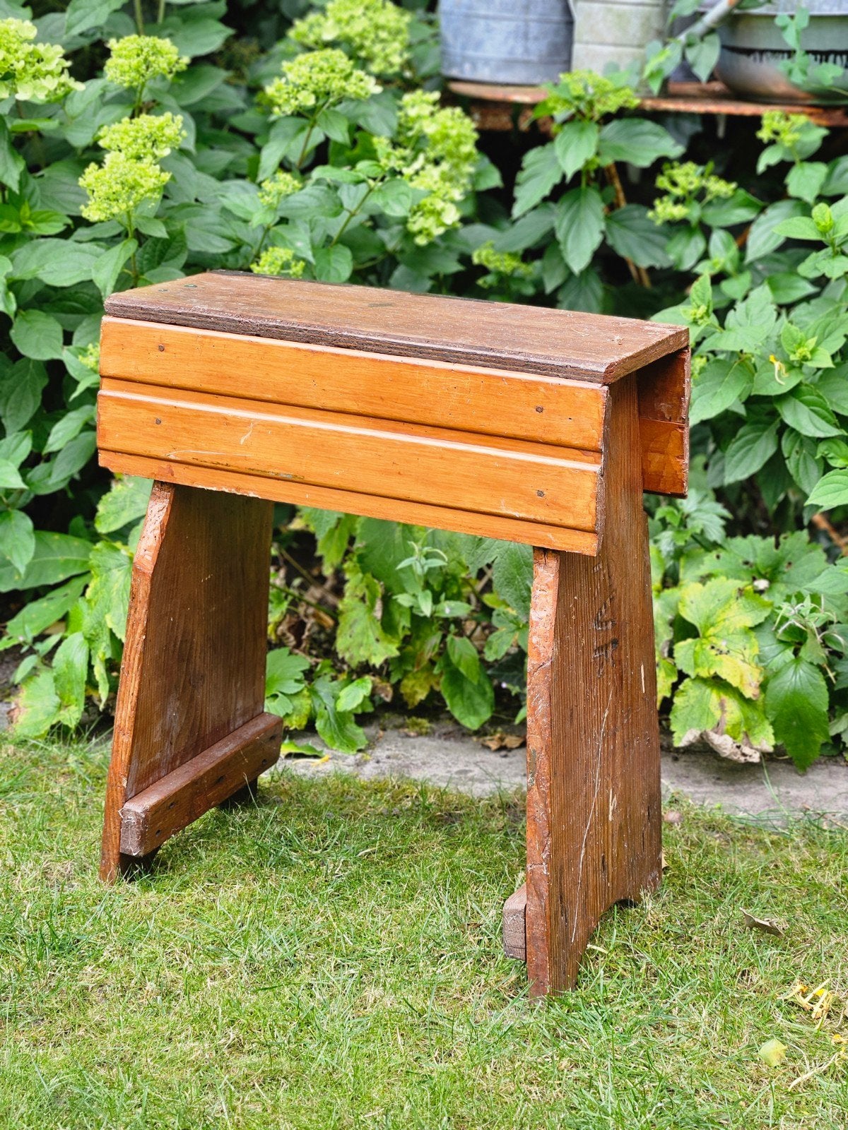 Oud zaagbankje / timmermansbankje, Tuin en Terras, Bloembakken en Plantenbakken, Ophalen, Rond, Tuin, Minder dan 30 cm