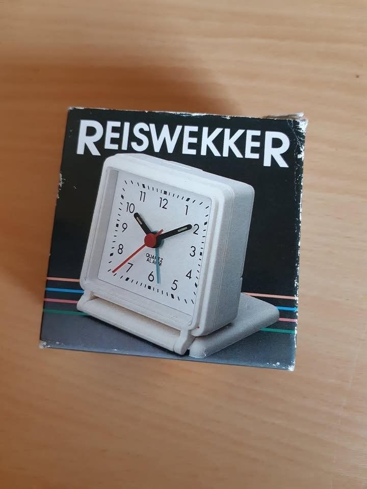 Compacte reiswekker op batterijen - Wit, analoog, Wit, Analoog, Werkt op batterijen, Nieuw