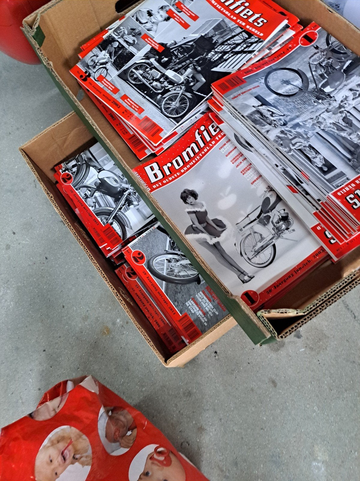 Twee dozen met Bromfiets bladen, Ophalen of Verzenden, Gelezen, Overige typen