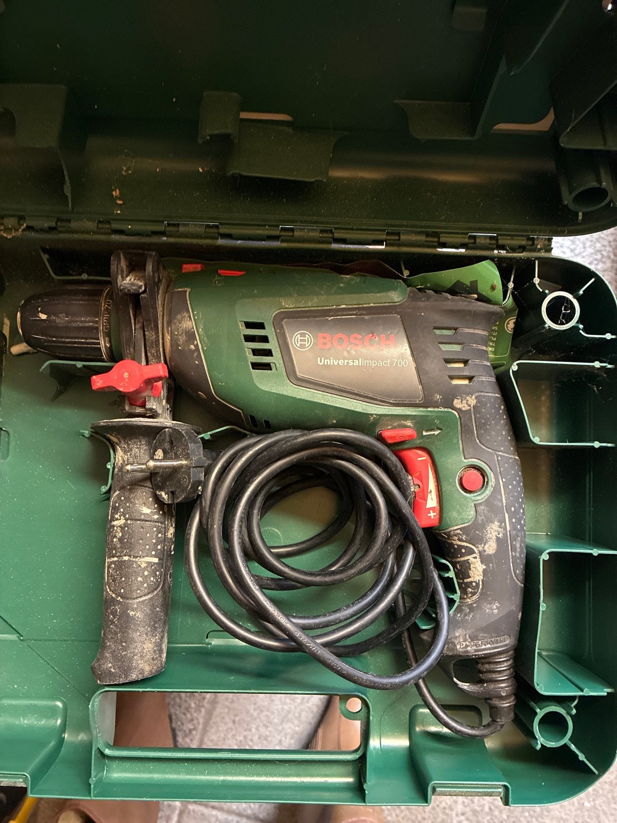 Bosch UniversalImpact 700 Klopboormachine met koffer, Boormachine, Ophalen of Verzenden, Klopboormechanisme, Gebruikt