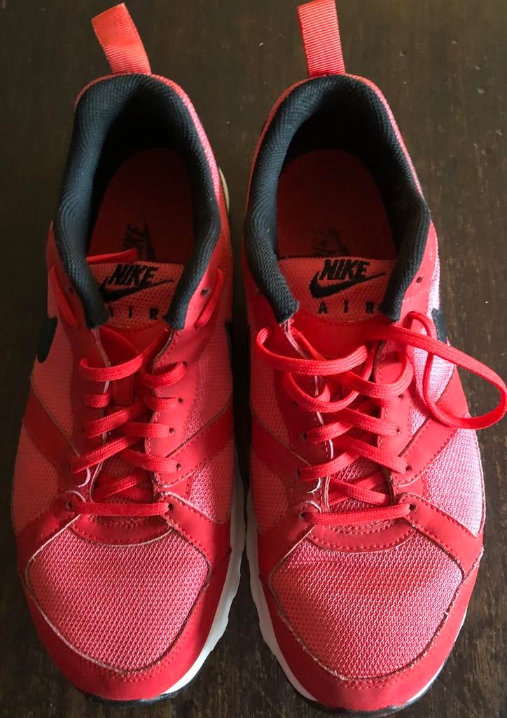 Nike Air sneakers, maat 42,5 in rood met zwart, Nike, Overige typen, Ophalen of Verzenden, Zo goed als nieuw
