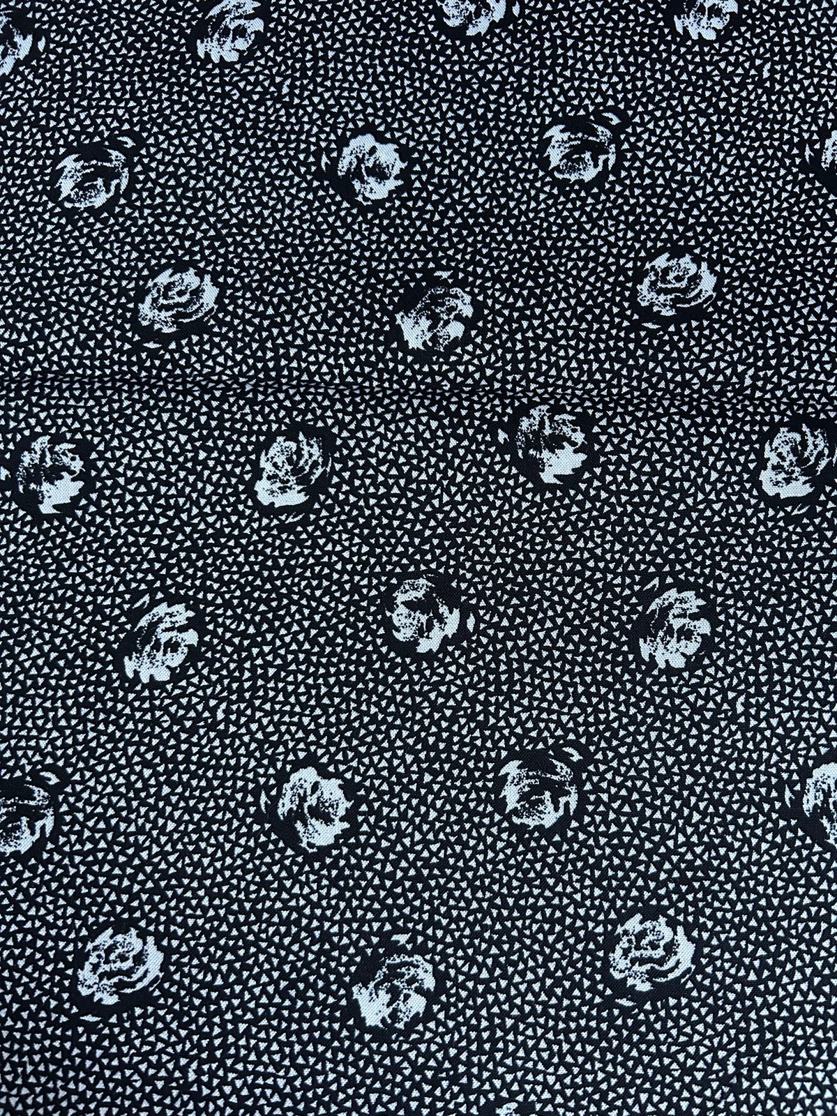 Schattige marine/wit stof met roosjes dessin voor blouse, Hobby en Vrije tijd, Stoffen en Lappen, Overige materialen, Blauw, 120 cm of meer