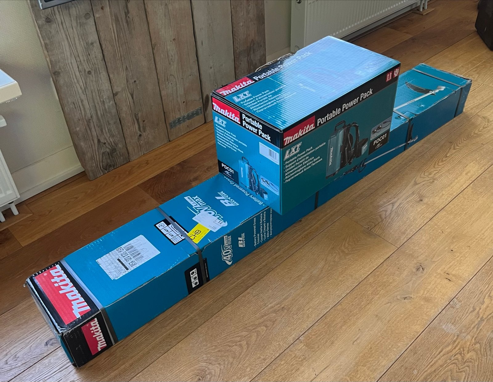 Makita Accu Grastrimmer en Draagbare Accu-unit Set, Ophalen, Nieuw, 30 tot 50 cm, Accu