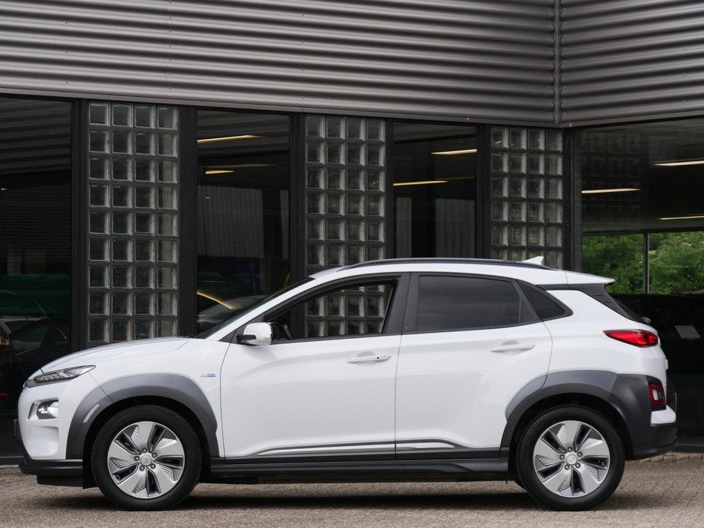Hyundai Kona EV 64kWh PREMIUM/ LEER/ ELEKT. STOELEN/ WARMTEP, Auto's, Hyundai, Gebruikt, Zwart, Wit, Leder