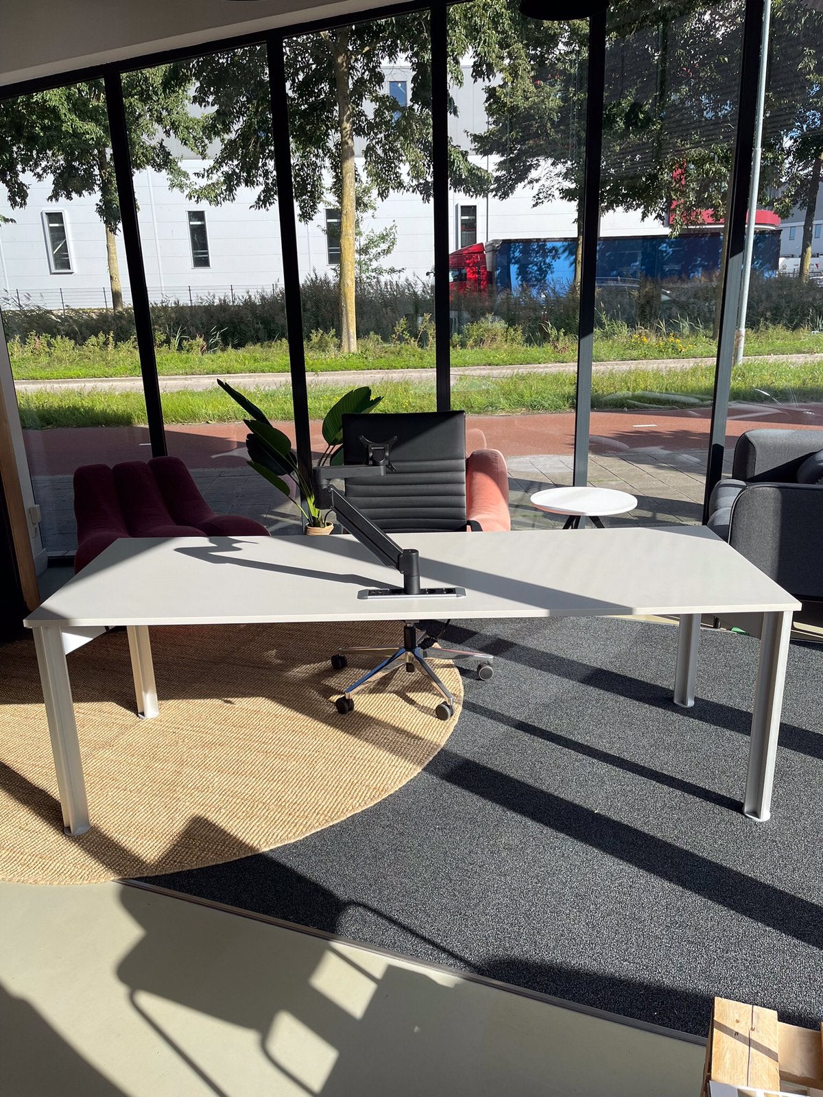 23 st designbureau/vergadertafel Bulo H20 hoogte verstelbaar, Ophalen, Zo goed als nieuw, Metaal, Zit-sta bureau