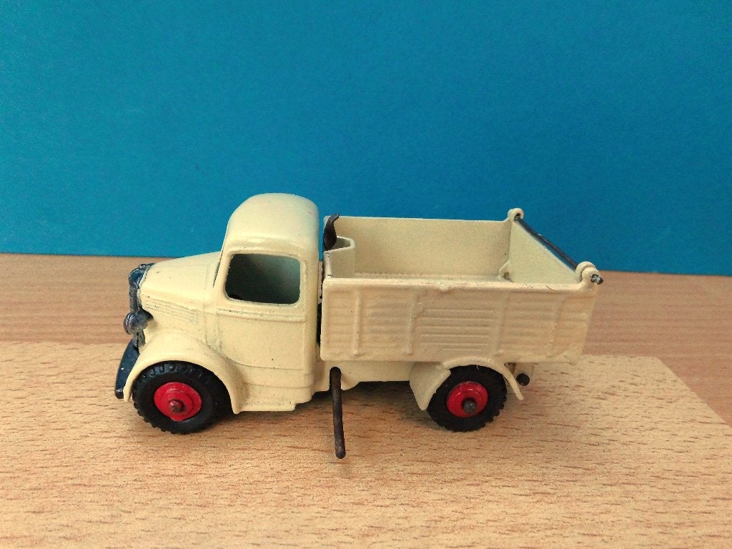 DINKY TOYS 410 BEDFORD END TIPPER TRUCK (1), Ophalen of Verzenden, Gebruikt, Bus of Vrachtwagen, Dinky Toys