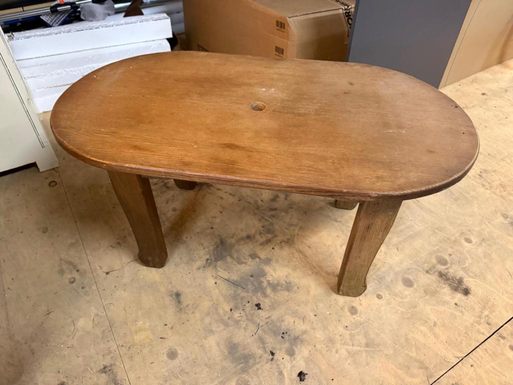 Houten salontafel met gat voor parasol, Ophalen, Gebruikt, 100 tot 150 cm, 50 tot 100 cm