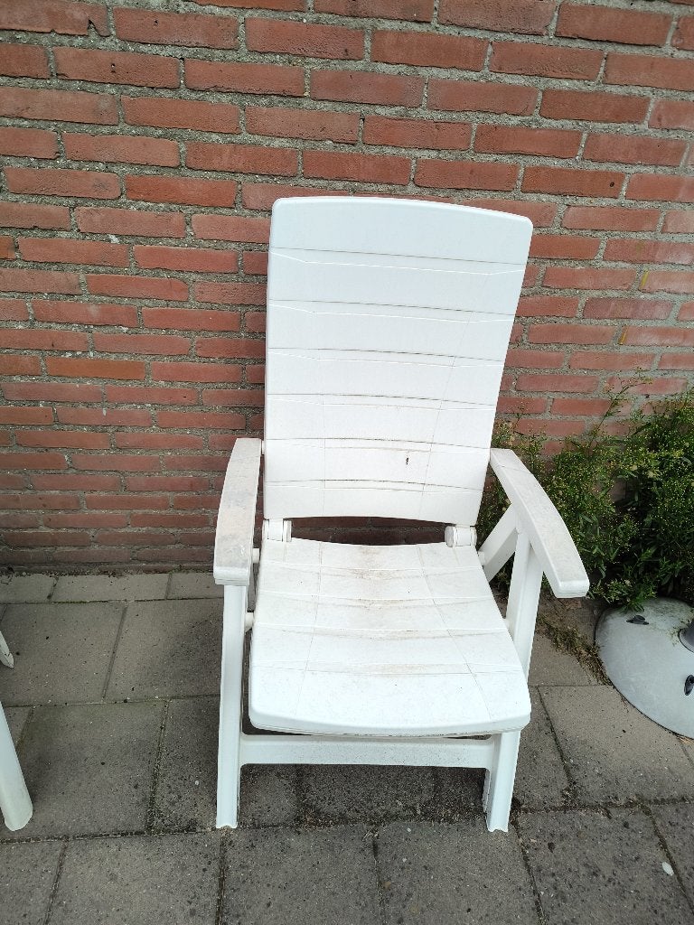 Tuinstoelen en tafel