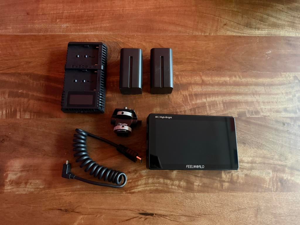 Feelworld LUT5E 5.5" 1600nit Touchscreen HDMI Monitor, Ophalen, Zo goed als nieuw