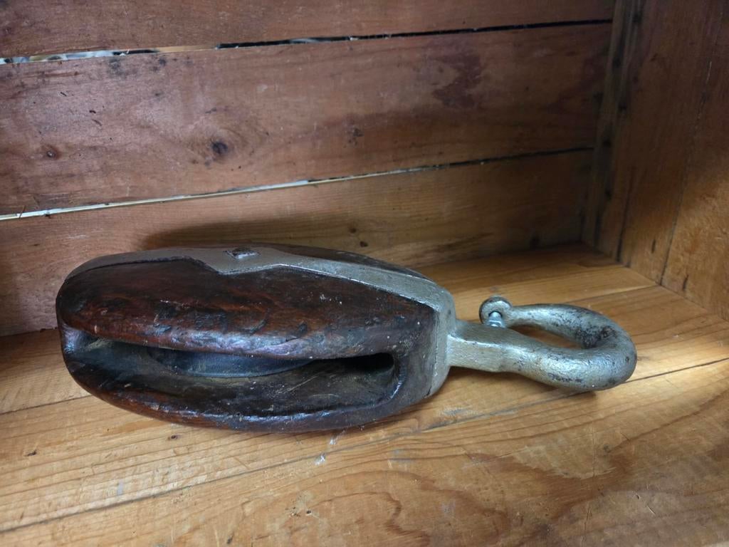 Antieke houten katrol met metalen haak, Ophalen of Verzenden
