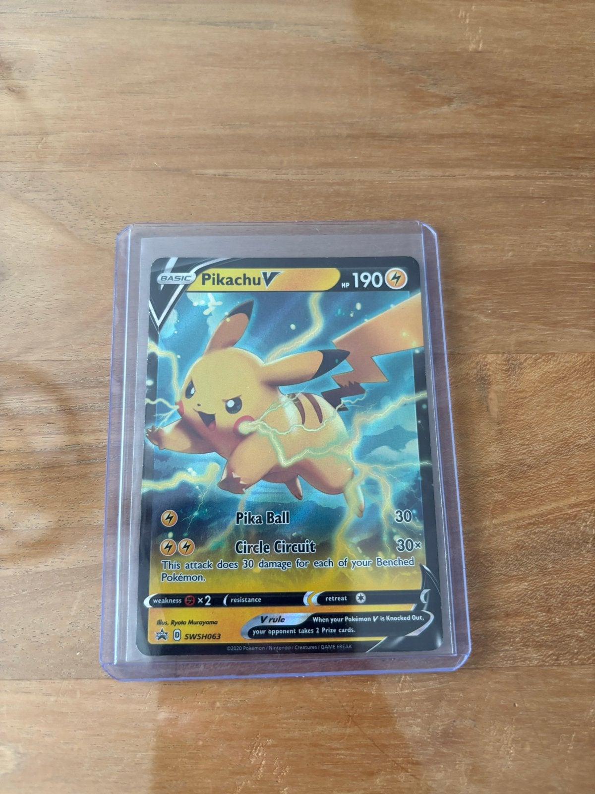 Pikachu V Pokémon kaart SWSH063, Ophalen, Zo goed als nieuw, Losse kaart