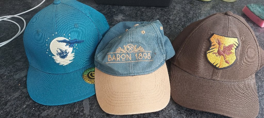 3 efteling caps, Verzamelen, Efteling, Ophalen of Verzenden, Zo goed als nieuw, Kleding