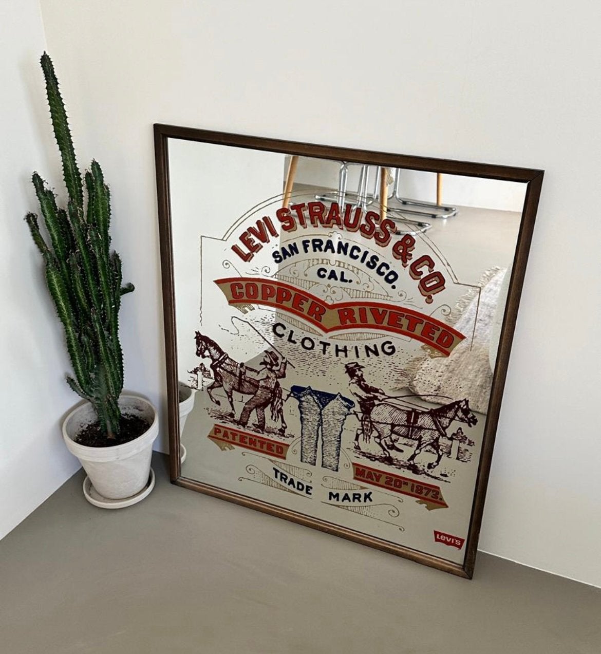 Vintage 70’s levis reclamespiegel, Verzamelen, Ophalen, Zo goed als nieuw, Reclamebord