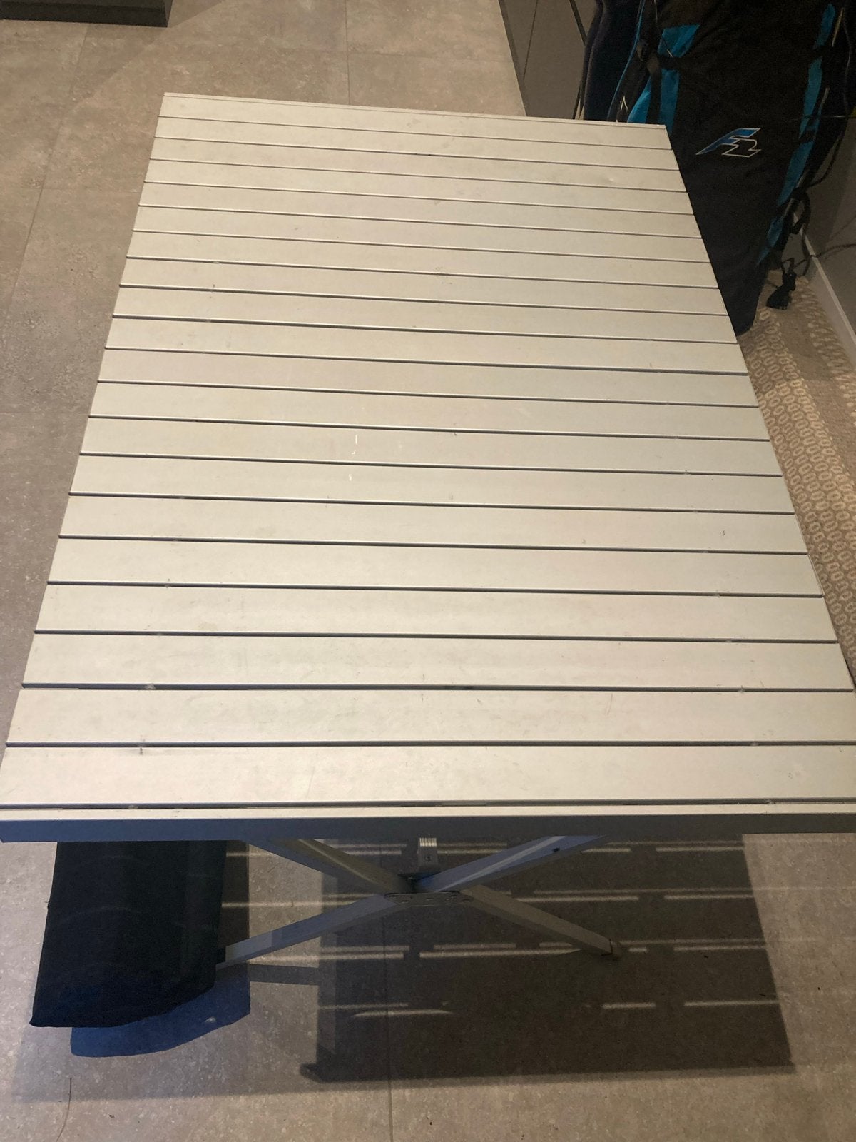 Opvouwbare Campingtafel Rocktrail 116x80 cm met draagtas, Caravans en Kamperen, Ophalen, Gebruikt, Campingtafel
