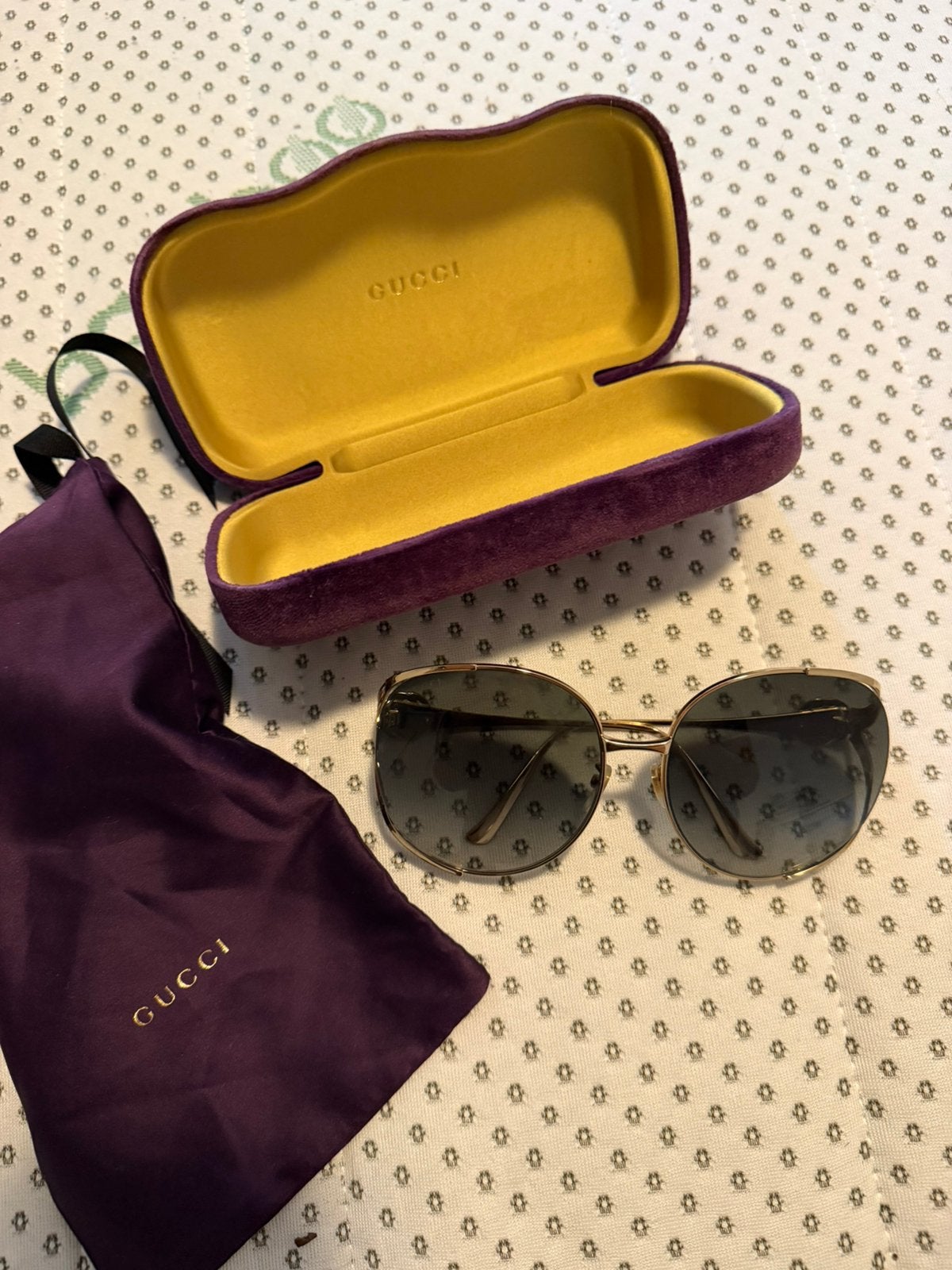 Gucci zonnebril, Ophalen of Verzenden, Zo goed als nieuw, Zwart, Overige merken