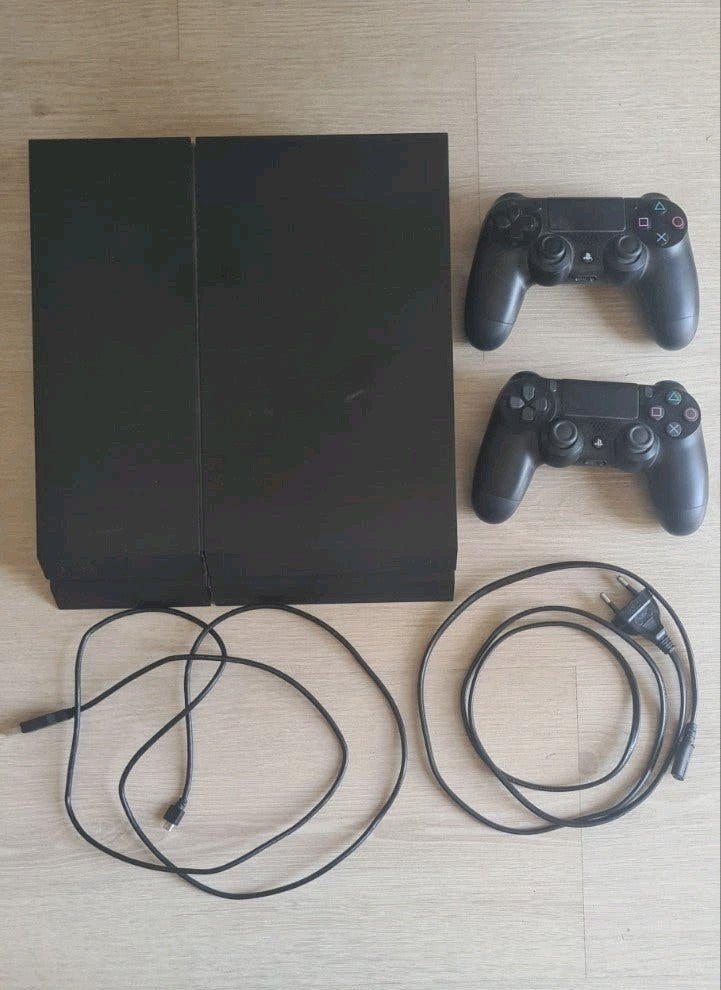 PlayStation 4 met 2 controllers en diverse games
