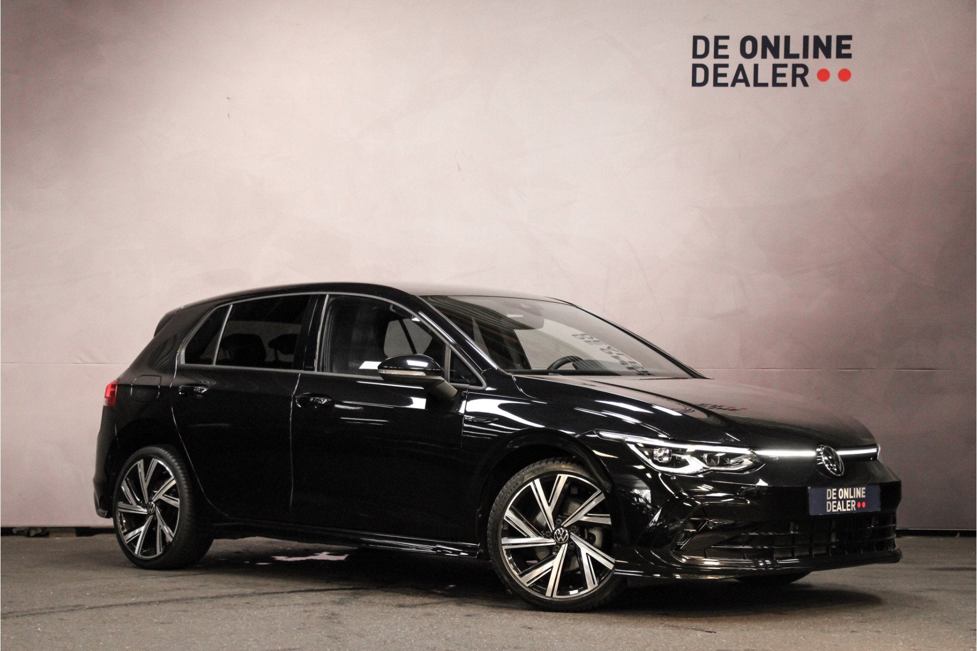 Volkswagen Golf 1.5 TSI R-Line |Sfeer|LED|Trekh|Stoelverw|, Voorwielaandrijving, Euro 6, 4 cilinders, Zwart