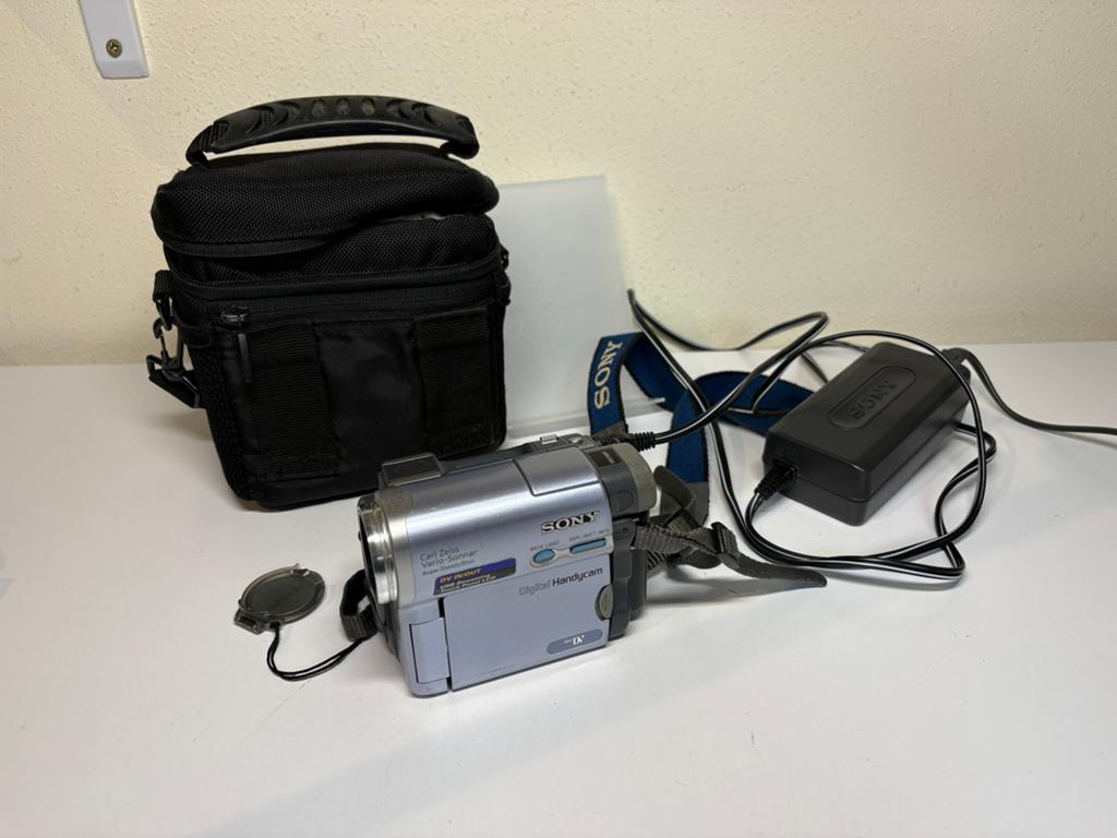 Sony Digital Handycam DCR-TRV19E met tas en oplader, Mini dv, Gebruikt, Sony, Camera